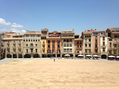 Vic Appartement | Apartaments Vicus 2 con vistas a la Plaza Mayor de Vic
