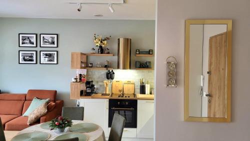 Kowary Appartement | Apartamenty EverySky Kowary, Cozy Home z widokiem na góry i windą