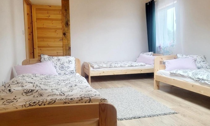 Nadarzyn Maison | Apartamenty i pokoje gościnne pod lasem