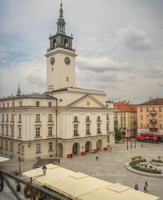 Kalisz Appartement | Apartamenty na Starówce - 3 piętro z widokiem na Ratusz, Rynek Główny i Centrum