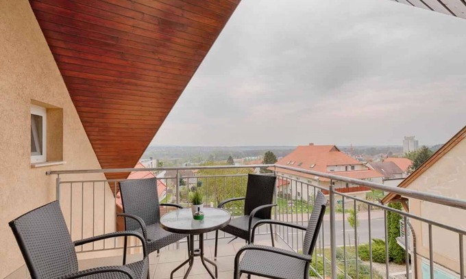 Heviz Copropriété | Apartamento vacacional Ático con aire acondicionado.