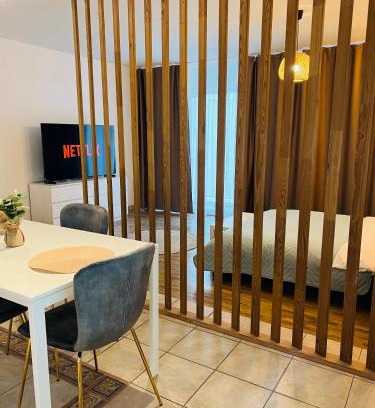 Targoviste Appartement | ApartHome Studio Central Self Check-in & Free Parking & WiFi