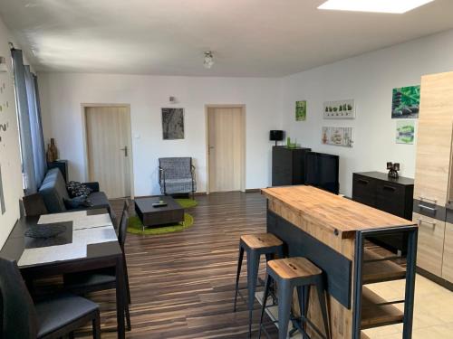 Kezmarok Appartement | Apartmán EMES s terasou