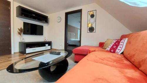 Tajov Appartement | Apartmán Tajov pre 5-6 osôb, privatne parkovanie a terasa