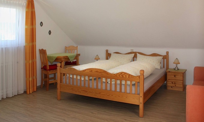 Burkheim Appartement | Apartment 'Kaiserstuhlblick' with Balcony and Wi-Fi
