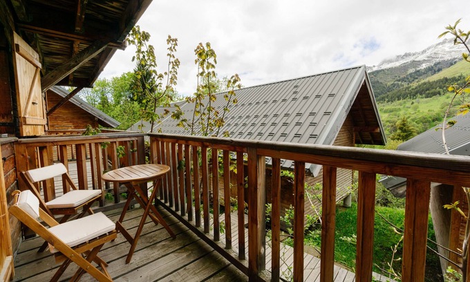Saint-Francois-Longchamp Appartement | Appartement 'Village Gaulois-appt 48r' avec vue sur montagne et balcon