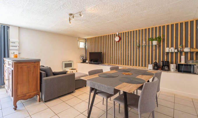Saint-Genis-de-Saintonge Appartement | Apartment "Fattoria" with Private Terrace, Private Garden and Wi-Fi