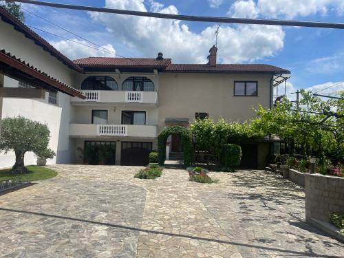 Sezana Appartement | Apartma pri Cesarjevih