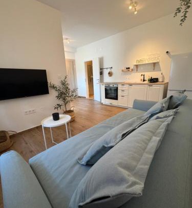 Kukljica Appartement | Apartmant SEASIDE - great location, 2 min from beach, sunny terrace