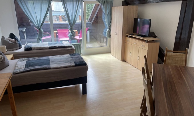 Fuldabruck Appartement | Appartement-Budget-Salle de bain privée séparée-Vue sur la cour