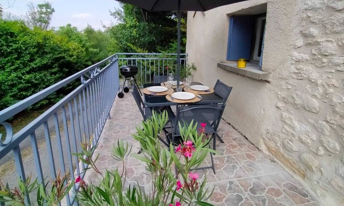 Valprionde Appartement | Appartemen dans maison en pierre blanche du quercy avec piscine