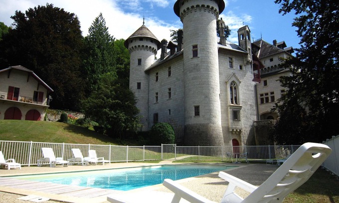 Serrieres-en-Chautagne Autre | Appartement château rénové avec piscine