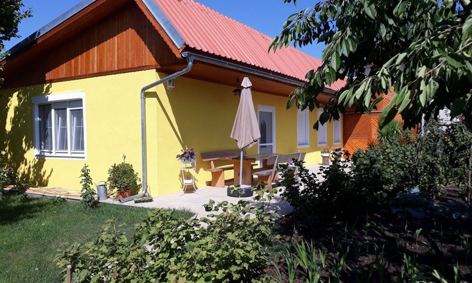Sankt Andra am Zicksee Maison | Apartments Sattler 3 100 m²|Families|Pets|Accessible|Yard,Garden,Pool