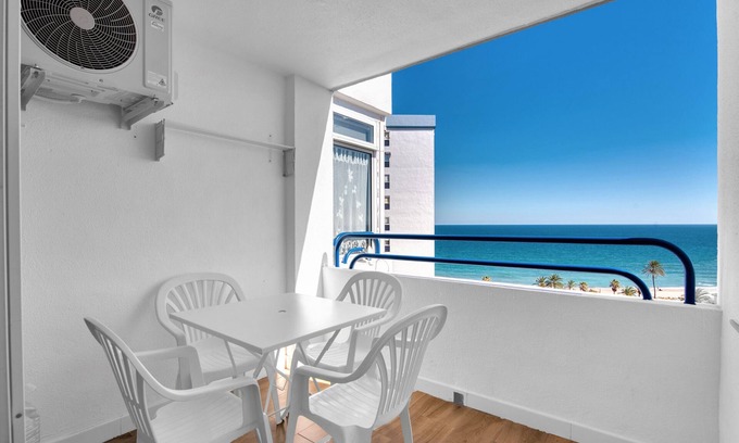 Puig Appartement | Appartement 'Playa Puig' avec piscine partagée, Wi-Fi et climatisation