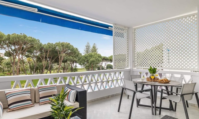 Puerto Banus Appartement | Appartement à Playas del Duque pour 6 personnes| Casa Sevilla 102