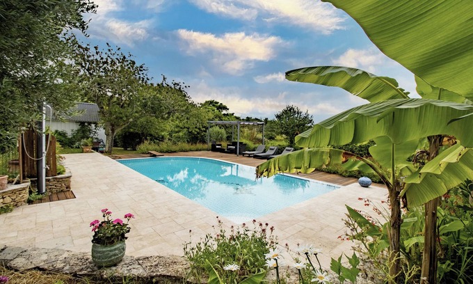 Saint-Romain-la-Virvee Appartement | Appartement 'L'orée Des Vignes' avec piscine partagée, terrasse privée et Wi-Fi