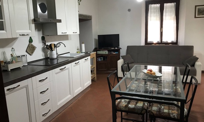 Castiglion Fiorentino Appartement | Apartment with balcony in the Perugia-Siena-Florence triangle