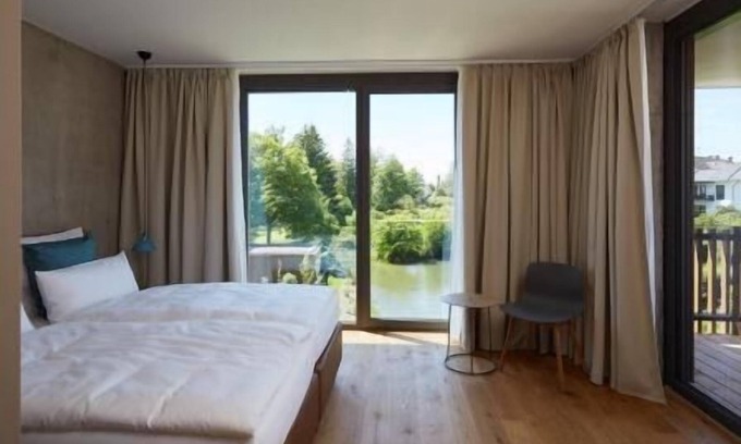 Singen Appartement | Apartment über dem Wasser, 57qm, 1 Schlafzimmer, 1 Wohn-/Schlafzimmer, Loggia, max. 4 Personen