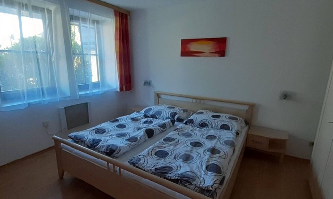 Illmitz Appartement | Apartment/1 Schlafraum/hof - Ferienwohnungen & Weingut Fam. Kroiss