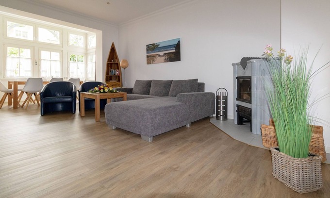 Binz Appartement | Appartement 3 pièces élégant et de qualité avec cheminée, WiFi, parking