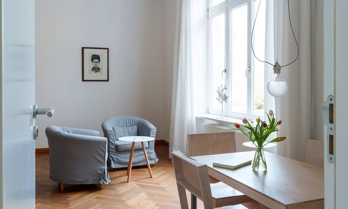 Landsdorf Appartement | Apartment 1 - Your retreat with a view of the elephant tree - The manor house -