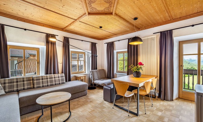 Issengo Appartement | Appartement '3' avec vue sur les montagnes, piscine partagée et Wi-Fi