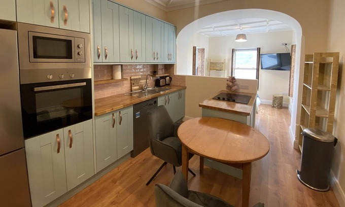 Kylemore Cottage | Apartment 412 - Kylemore - sleeps 2 guests in 1 bedroom
