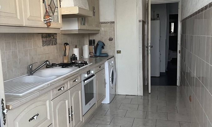 Saint-Antoine Appartement | Apartment 6pers in private residence : Marseille
