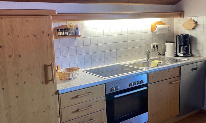 Laufen Appartement | Ferienwohnung 75m² bis 5 Personen, Balkon, 2 Schlafzimmer, Wohnküche, Bad/WC, Nichtraucher
