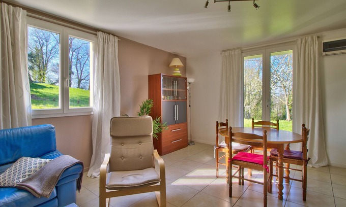 Montmorot Appartement | Appartement 80 m², 2 chambres, tout confort, avec terrain. 6 personnes + bébé