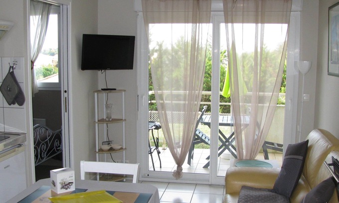 Jonzac Appartement | Appartement à 800 m des thermes 100 m Antilles de JONZAC