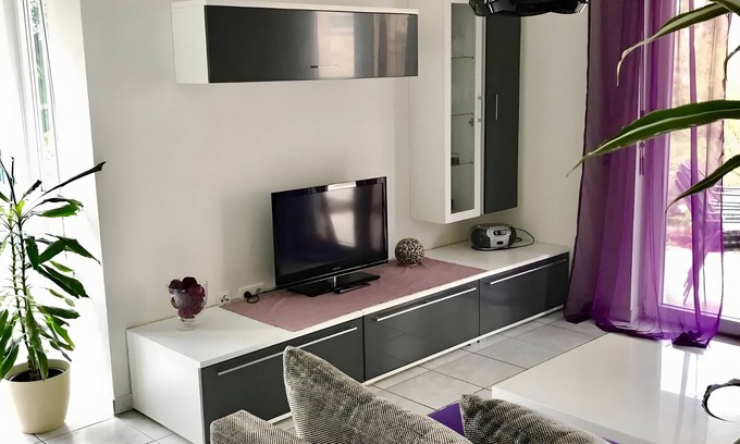 Ludwigshafen Appartement | Apartment 'Annabelle' with Private Terrace and Wi-Fi