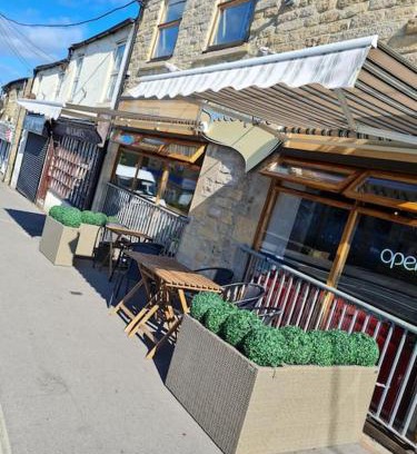 Consett Appartement | Apartment above Sweetharts bakery and coffeeshop in Blackhill, Durham