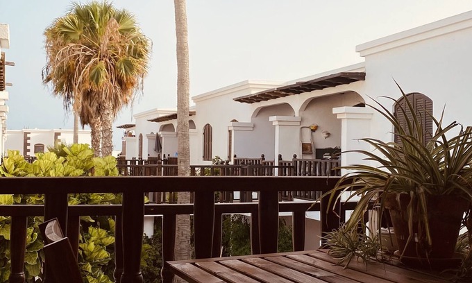 Playa Honda Appartement | Apartment Alegría | Stylish, newly renovated accommodation right by the sea