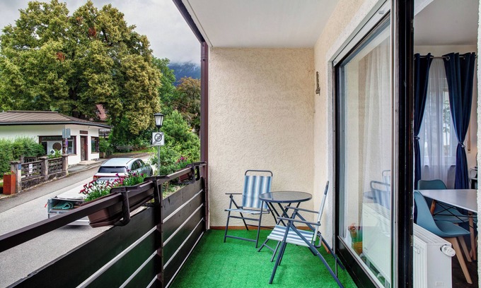 Oberammergau Appartement | Appartement "Alpina" avec vue sur les montagnes, terrasse partagée et Wi-Fi