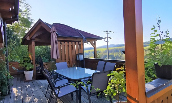 Schopfheim Appartement | Apartamento 'Am Fuchsbühl' con vistas a la montaña, terraza privada y Wi-Fi