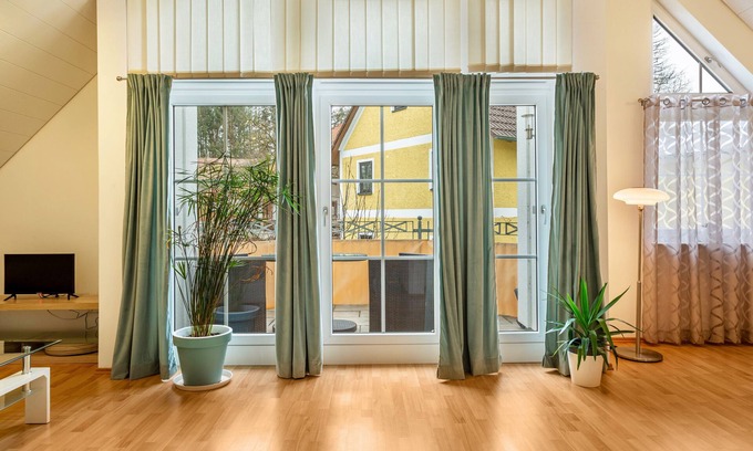 Dachau District Appartement | Apartamento 'Am Schlossberg' con balcón y Wi-Fi