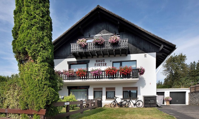 Schluchsee Appartement | Appartement "Apartmenthaus Fister" avec vue sur le lac, jardin partagé et Wi-Fi
