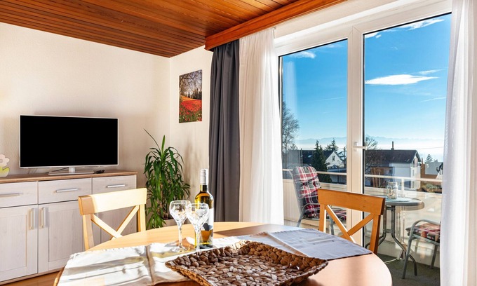 Meersburg Appartement | Appartement 'Apfel' avec vue sur le lac, jardin partagé et Wi-Fi
