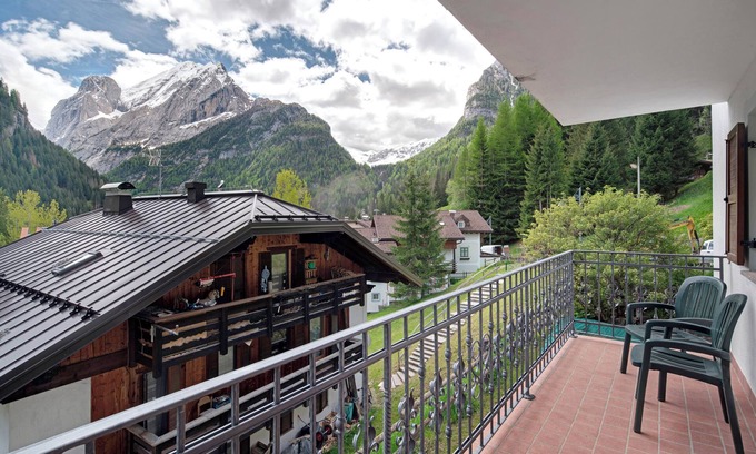 Alba Appartement | Apartment 'App Camilla - Piano Terra' with Mountain View and Balcony
