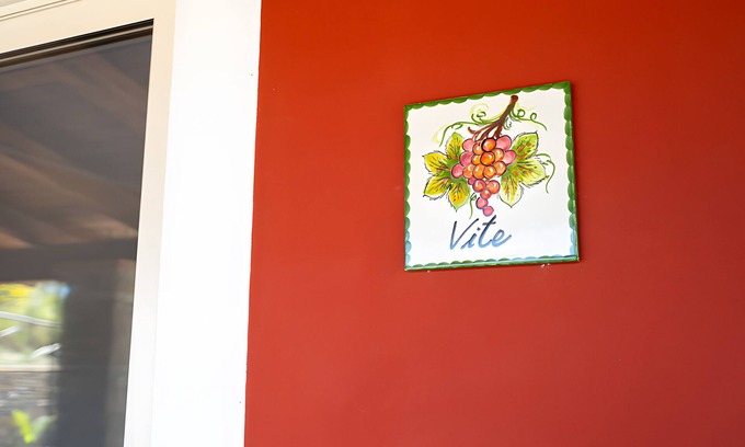 Montecorice Appartement | Apartment 'Appartamento Vite Vista Piscina' with Sea View, Wi-Fi and Air Conditioning