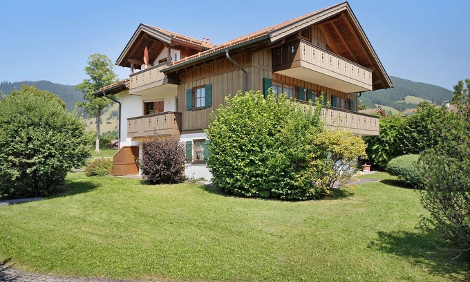 Oberammergau Appartement | Apartment 'Appartement Ammerheimat' with Mountain View, Shared Terrace and Wi-Fi