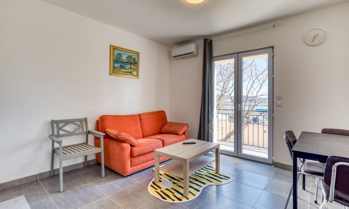 Poussan Appartement | Appartement 'Appartement 4 Personnes' avec jardin partagé et balcon