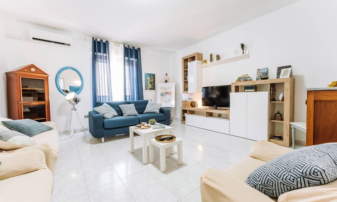 Province of Cagliari Appartement | Appartement 'Artemisia House Vastema' avec terrasse privée, balcon et climatisation