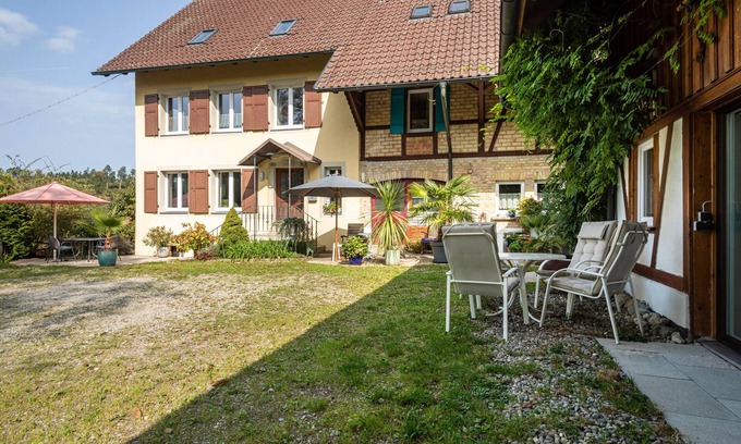 Tettnang Appartement | Appartement 'Artesana 2 Bleichnau' avec terrasse privée et jardin partagé.