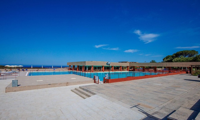 Cugnana Verde Appartement | Apartment "Asfodeli Cugnana Verde" with Sea View, Shared Pool & Wi-Fi