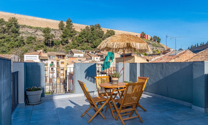 Balaguer Appartement | Apartment 'Àtic 1' with Private Terrace, Wi-Fi and Air Conditioning