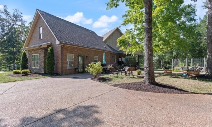 Dixon Springs Appartement | Apartment attached to main house near Cedars of Lebanon. Private driveway