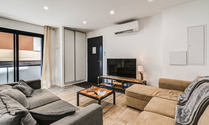 Ax-les-Thermes Appartement | Appartement 'Aux Pieds Des Pistes - Appt B' avec vue sur la montagne, Wi-Fi et climatisation