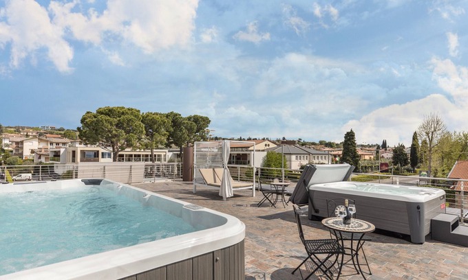 Bardolino Appartement | Appartement "Bardolino Luxury - Attico" avec vue sur le lac, piscine privée et Wi-Fi